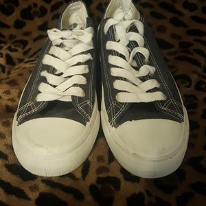 Women's Maurices size 8.5M denim sneakers